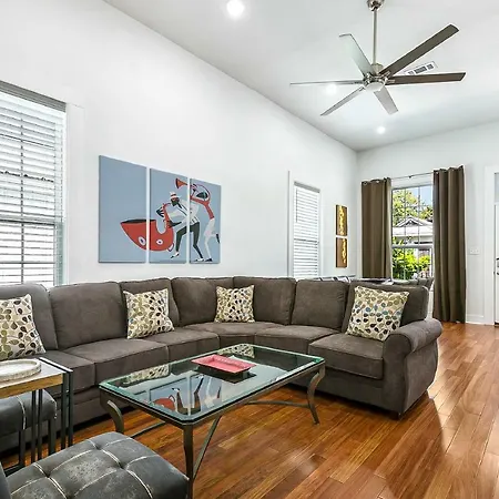 Cozy And Charming House With Luxury Amenities Villa